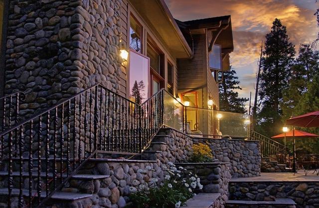 Detail Gallery Image 9 of 91 For 7899 Forest Dr, Yosemite National Park,  CA 95389 - 6 Beds | 6/1 Baths