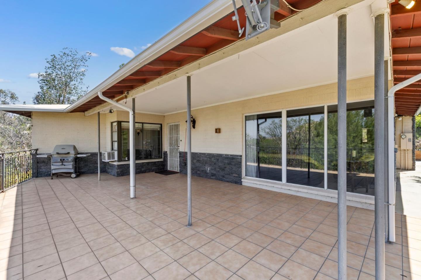 Detail Gallery Image 17 of 25 For 3023 Central Ave, Riverside,  CA 92506 - 3 Beds | 2 Baths