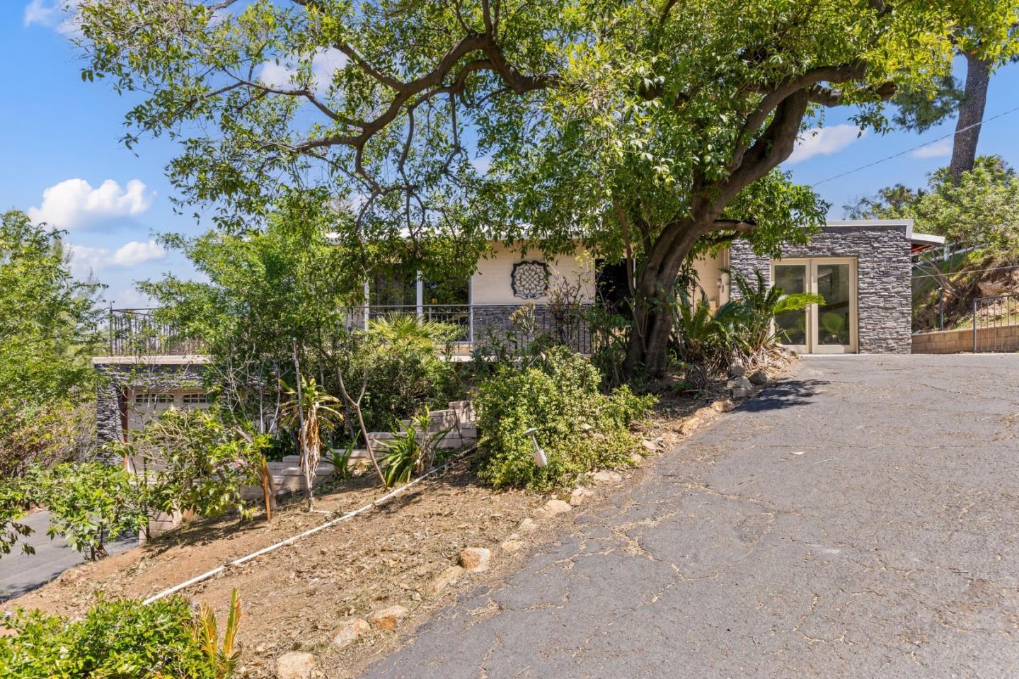 Detail Gallery Image 2 of 25 For 3023 Central Ave, Riverside,  CA 92506 - 3 Beds | 2 Baths