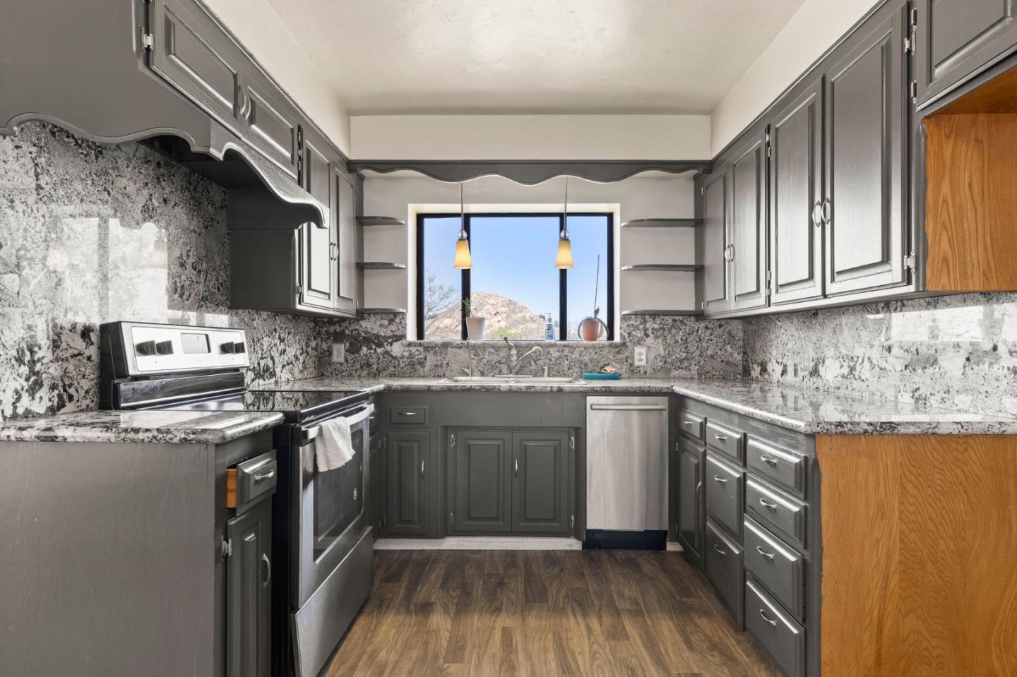Detail Gallery Image 3 of 25 For 3023 Central Ave, Riverside,  CA 92506 - 3 Beds | 2 Baths