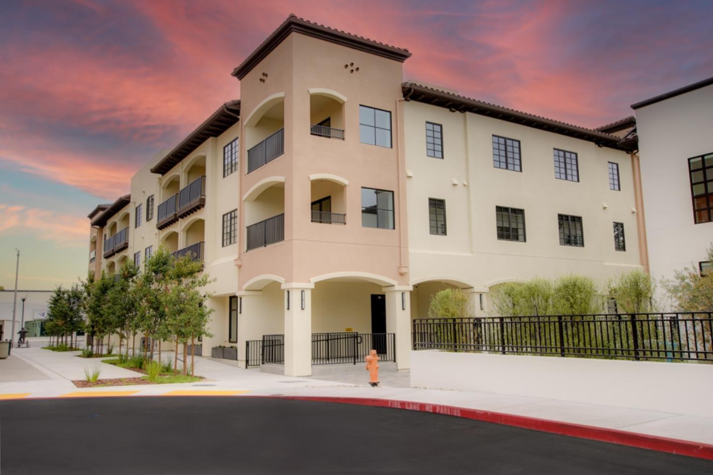 Detail Gallery Image 2 of 37 For 400 San Benito St #308,  Hollister,  CA 95023 - 1 Beds | 1 Baths