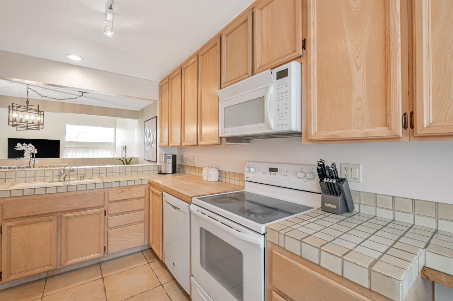Detail Gallery Image 11 of 38 For 1067 via Tornasol, Aptos,  CA 95003 - 2 Beds | 2 Baths