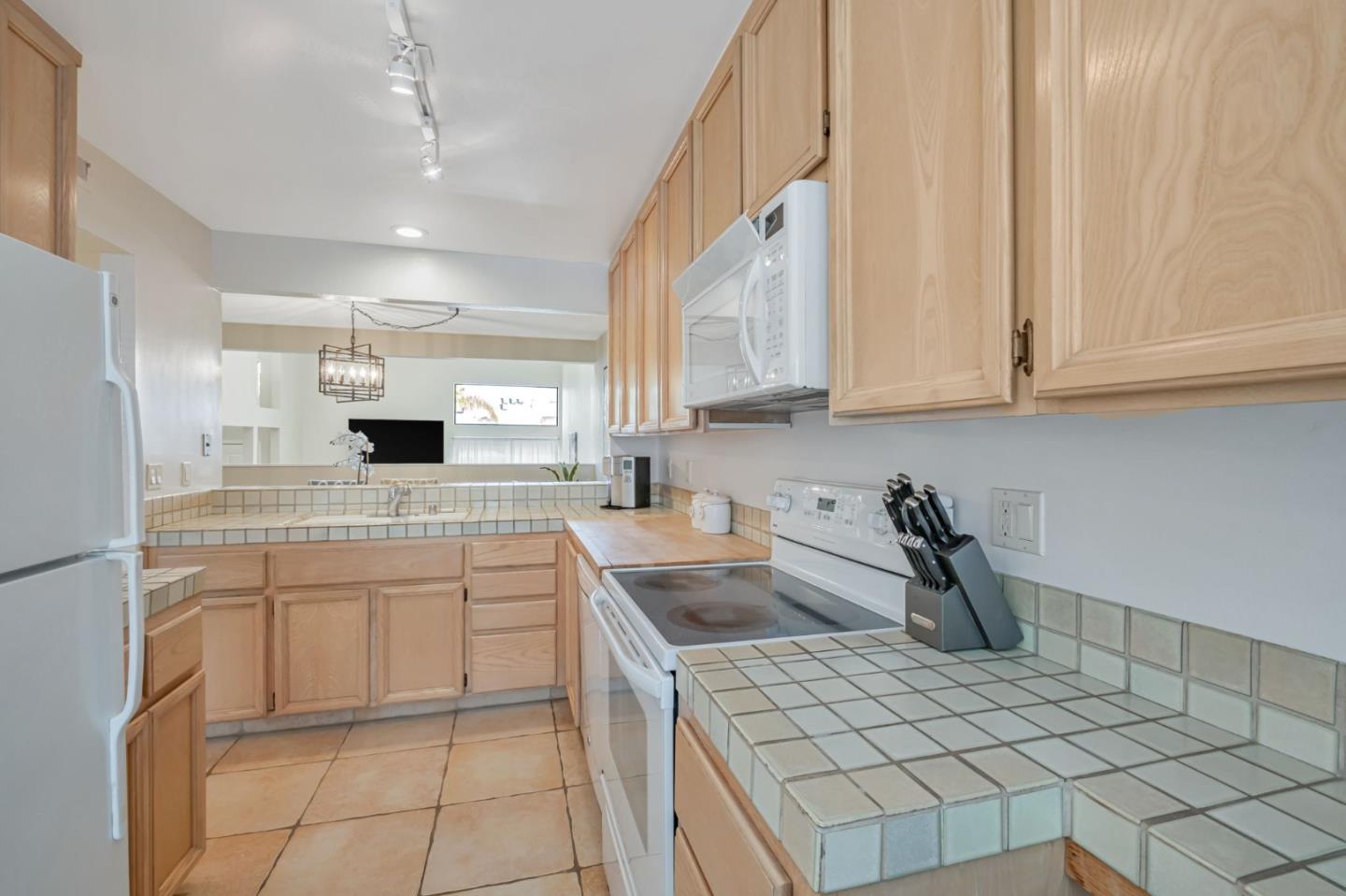 Detail Gallery Image 12 of 38 For 1067 via Tornasol, Aptos,  CA 95003 - 2 Beds | 2 Baths