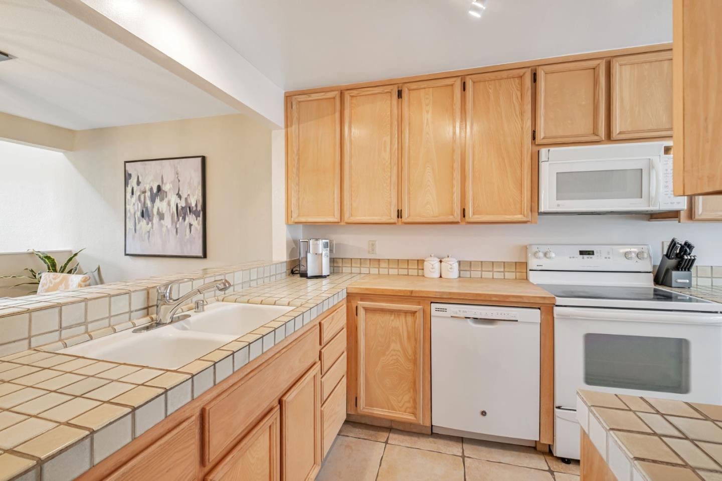 Detail Gallery Image 9 of 38 For 1067 via Tornasol, Aptos,  CA 95003 - 2 Beds | 2 Baths