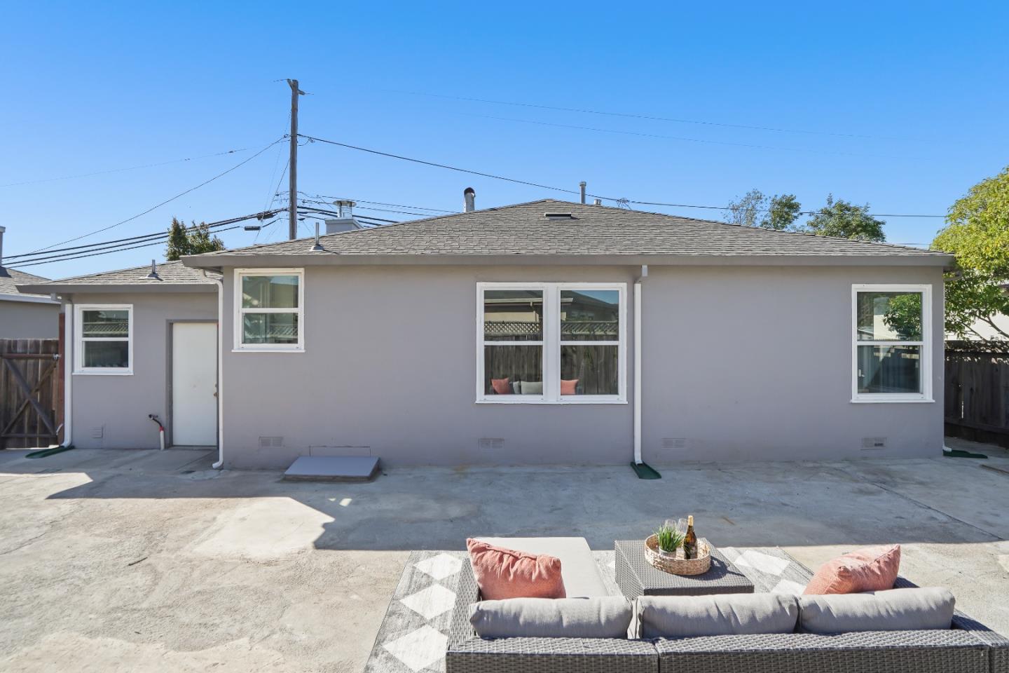 Detail Gallery Image 21 of 23 For 1016 E Santa Inez Ave, San Mateo,  CA 94401 - 2 Beds | 1 Baths