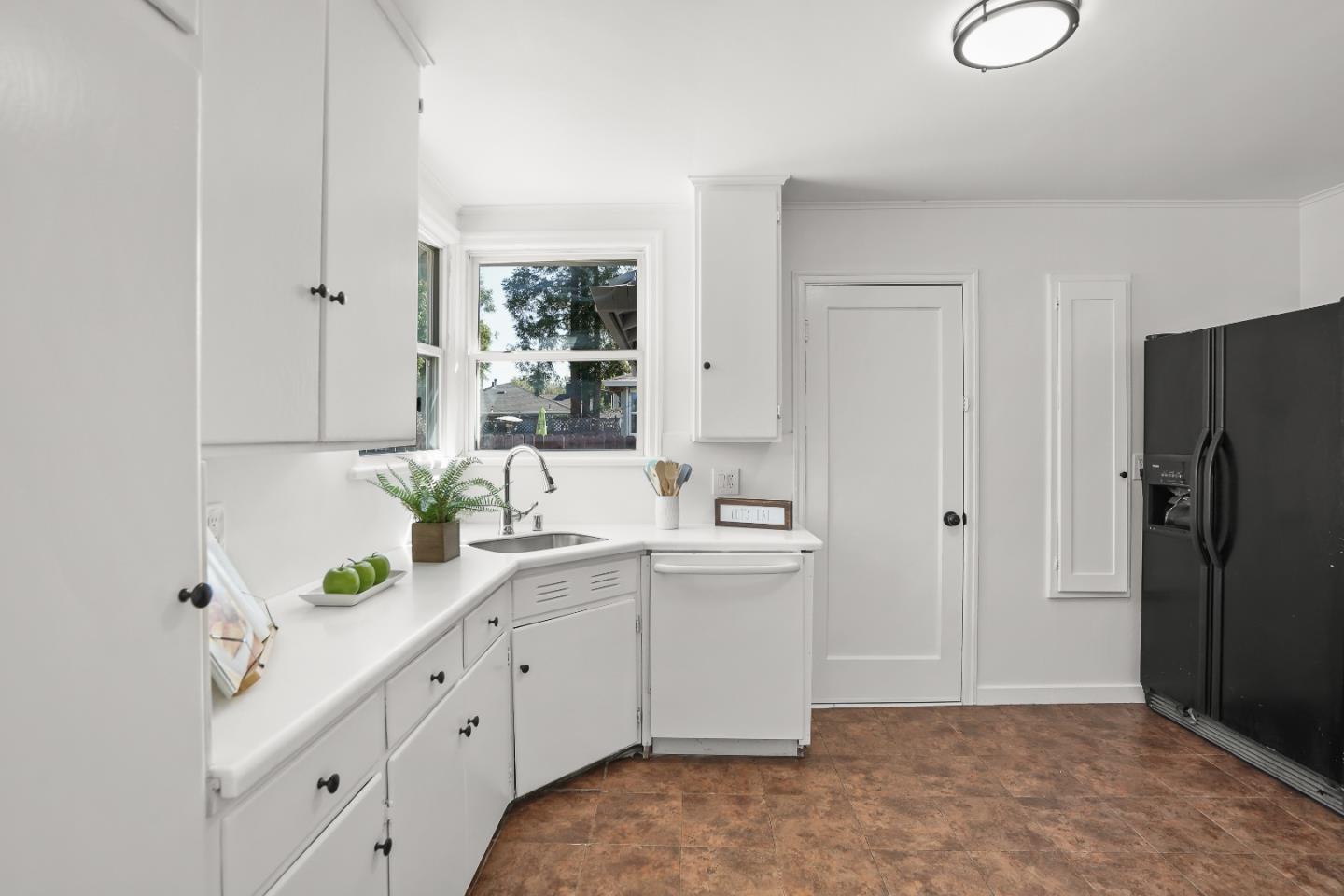 Detail Gallery Image 7 of 23 For 1016 E Santa Inez Ave, San Mateo,  CA 94401 - 2 Beds | 1 Baths