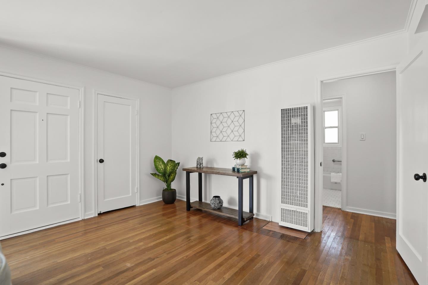 Detail Gallery Image 9 of 23 For 1016 E Santa Inez Ave, San Mateo,  CA 94401 - 2 Beds | 1 Baths