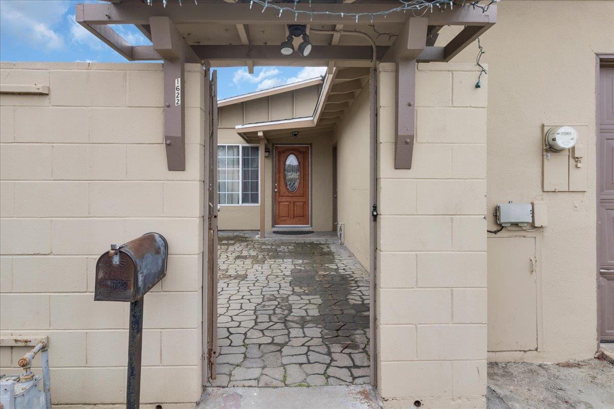 Detail Gallery Image 2 of 31 For 1622 Ukiah Way, Salinas,  CA 93906 - 3 Beds | 1/1 Baths
