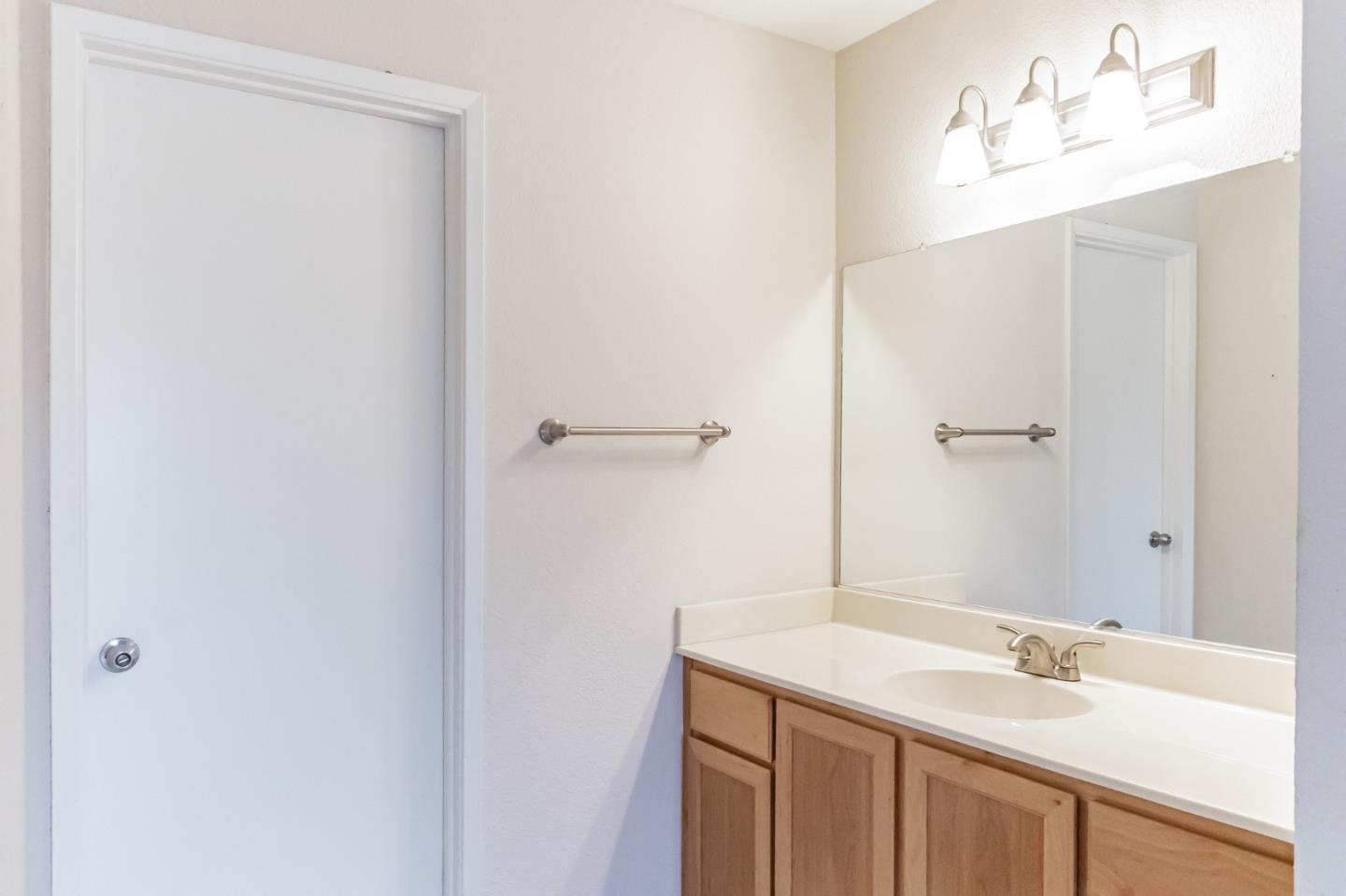 Detail Gallery Image 3 of 14 For 565 Lincoln Ave #C,  Modesto,  CA 95354 - 2 Beds | 1/1 Baths