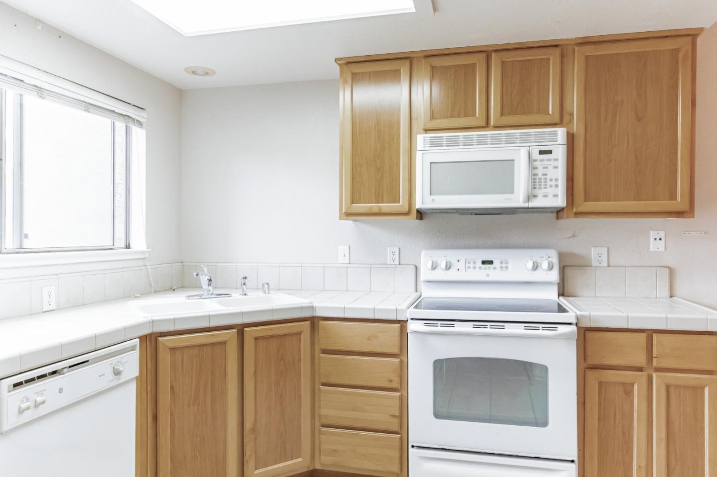 Detail Gallery Image 5 of 14 For 565 Lincoln Ave #C,  Modesto,  CA 95354 - 2 Beds | 1/1 Baths