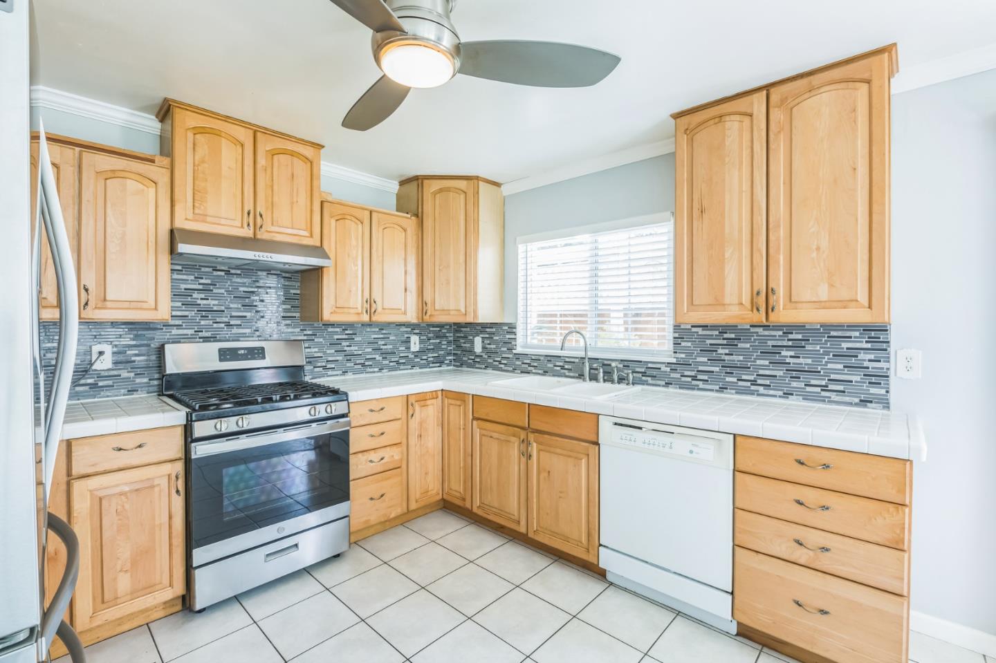 Detail Gallery Image 10 of 29 For 3274 Mount Rainier Dr, San Jose,  CA 95127 - 3 Beds | 2 Baths