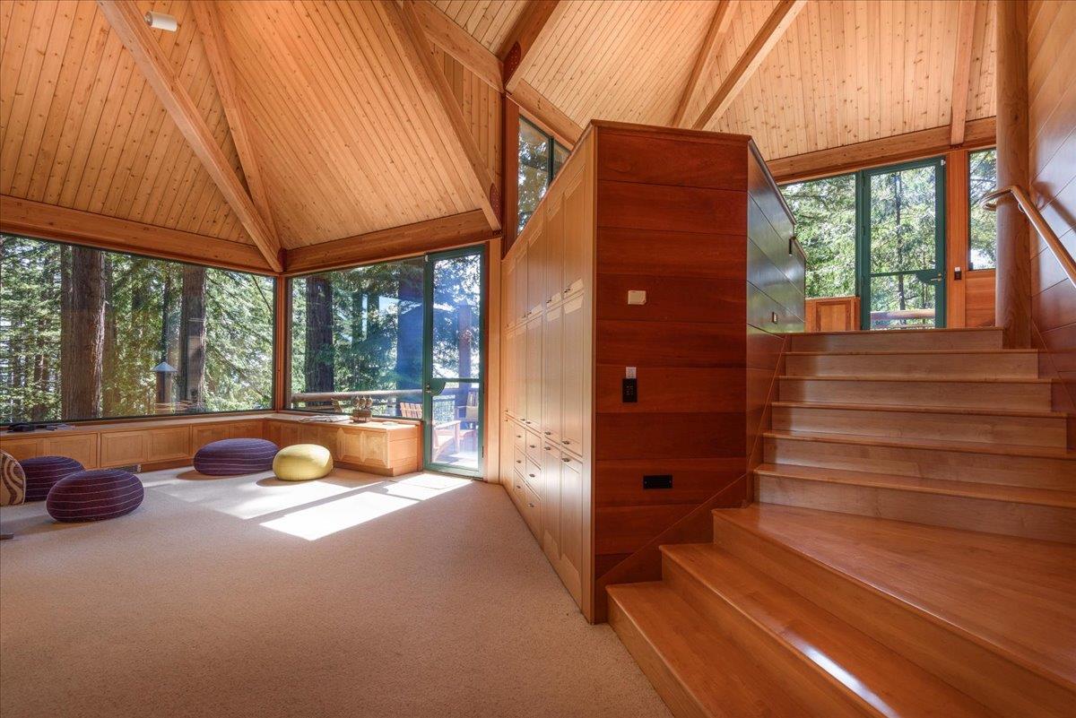 Detail Gallery Image 12 of 38 For 9 Summit Rd, Woodside,  CA 94062 - 3 Beds | 2 Baths