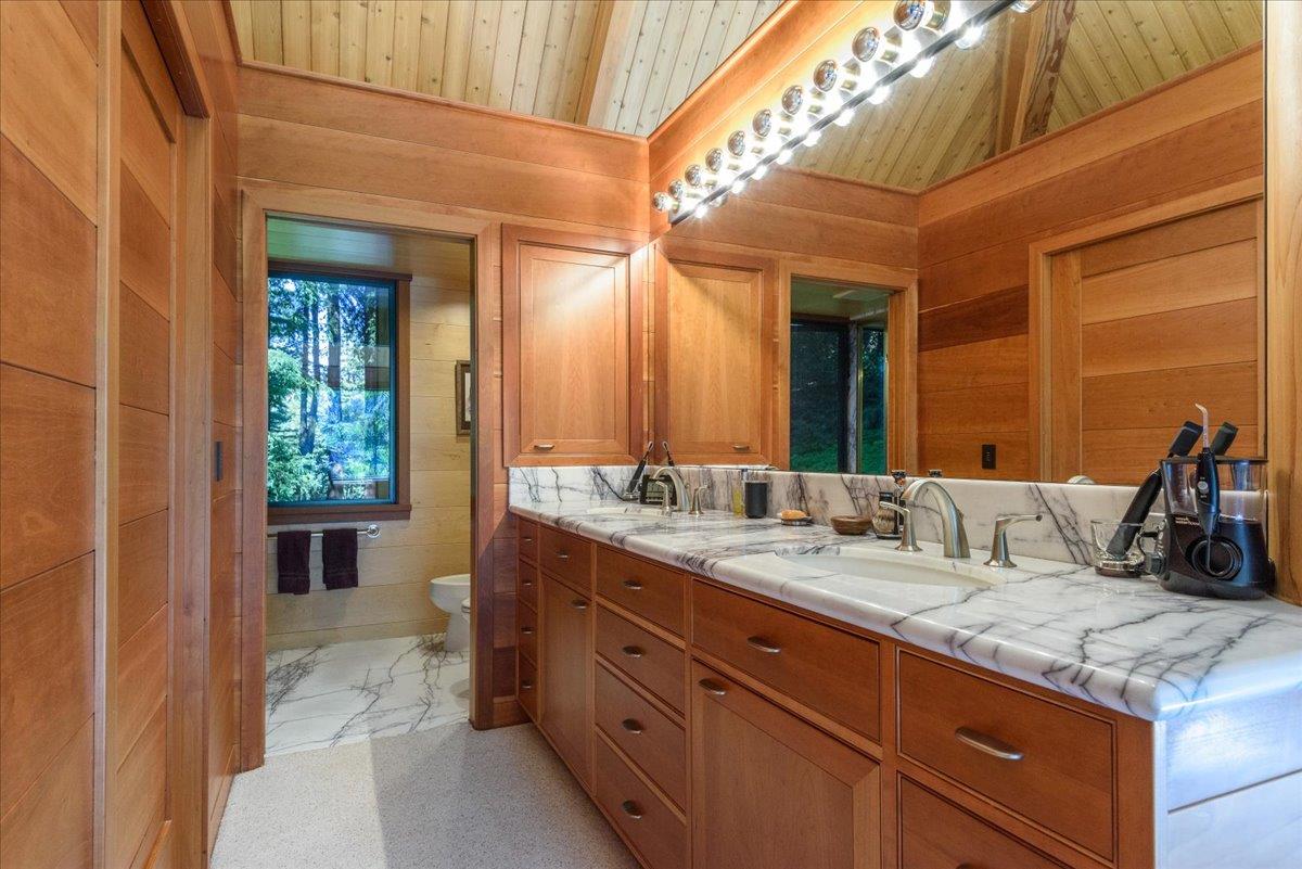 Detail Gallery Image 16 of 38 For 9 Summit Rd, Woodside,  CA 94062 - 3 Beds | 2 Baths
