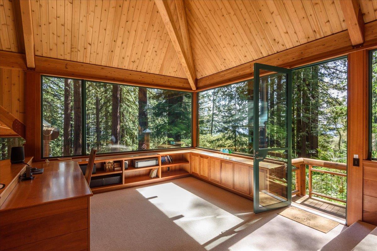Detail Gallery Image 6 of 38 For 9 Summit Rd, Woodside,  CA 94062 - 3 Beds | 2 Baths