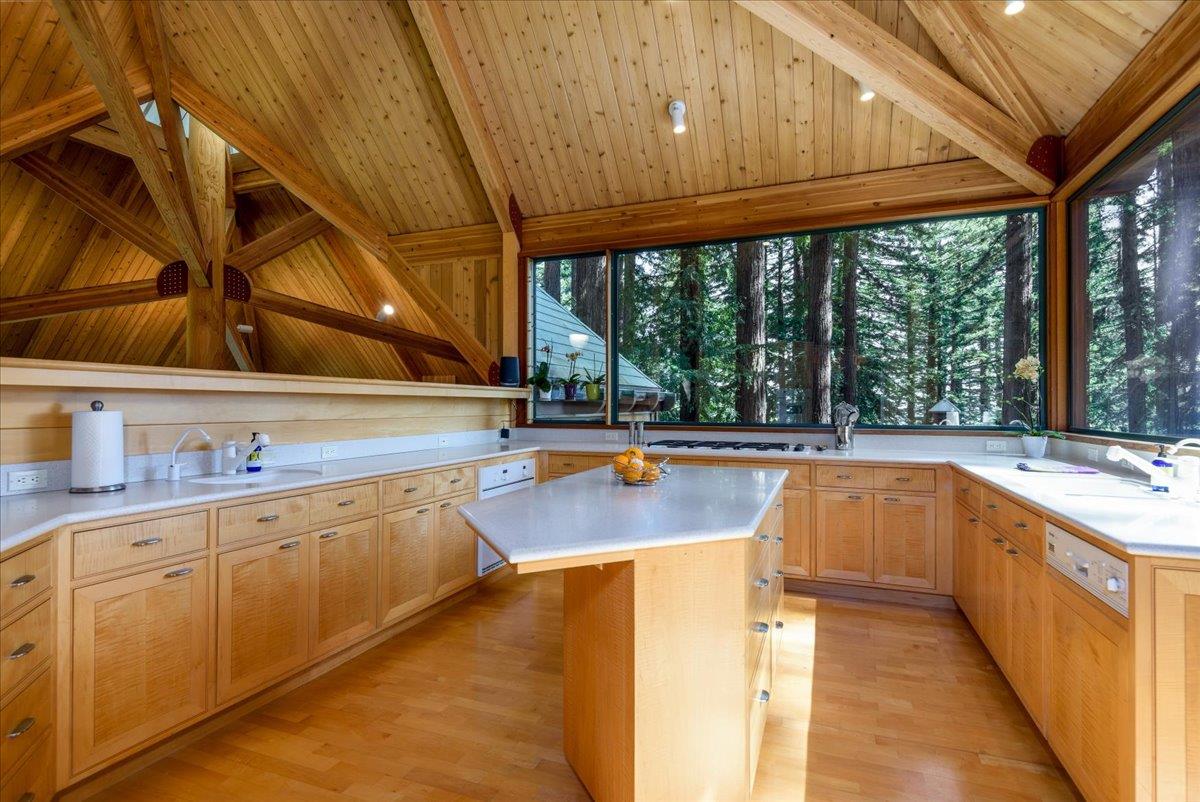 Detail Gallery Image 7 of 38 For 9 Summit Rd, Woodside,  CA 94062 - 3 Beds | 2 Baths
