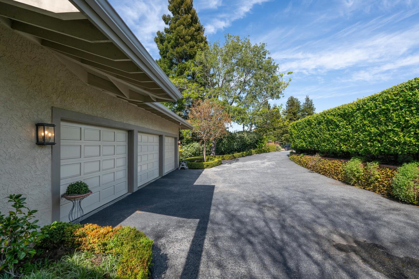 Detail Gallery Image 12 of 75 For 1162 Barroilhet Dr, Hillsborough,  CA 94010 - 4 Beds | 4/2 Baths