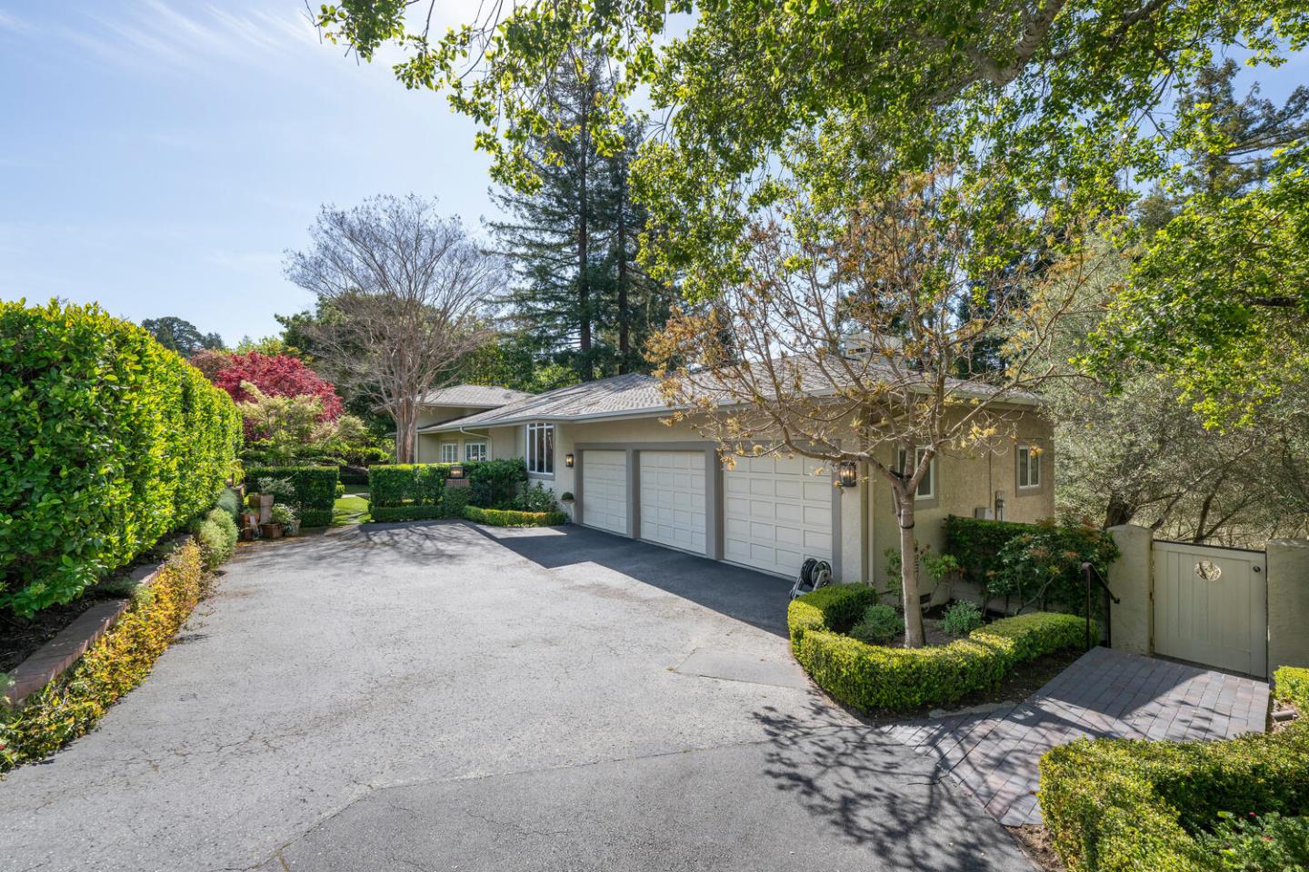 Detail Gallery Image 13 of 75 For 1162 Barroilhet Dr, Hillsborough,  CA 94010 - 4 Beds | 4/2 Baths