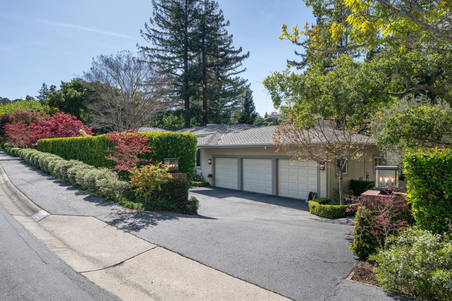 Detail Gallery Image 14 of 75 For 1162 Barroilhet Dr, Hillsborough,  CA 94010 - 4 Beds | 4/2 Baths