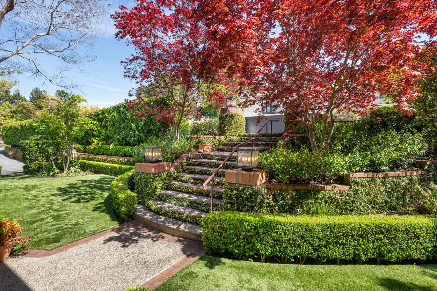 Detail Gallery Image 17 of 75 For 1162 Barroilhet Dr, Hillsborough,  CA 94010 - 4 Beds | 4/2 Baths
