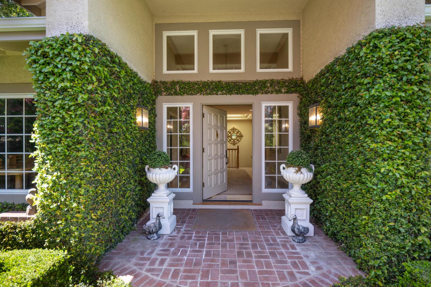 Detail Gallery Image 18 of 75 For 1162 Barroilhet Dr, Hillsborough,  CA 94010 - 4 Beds | 4/2 Baths