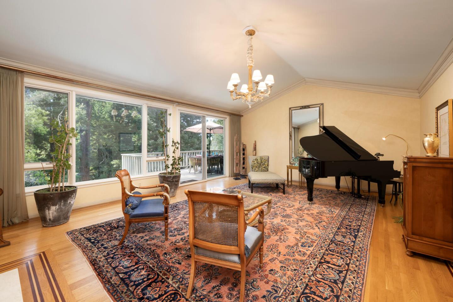Detail Gallery Image 21 of 75 For 1162 Barroilhet Dr, Hillsborough,  CA 94010 - 4 Beds | 4/2 Baths