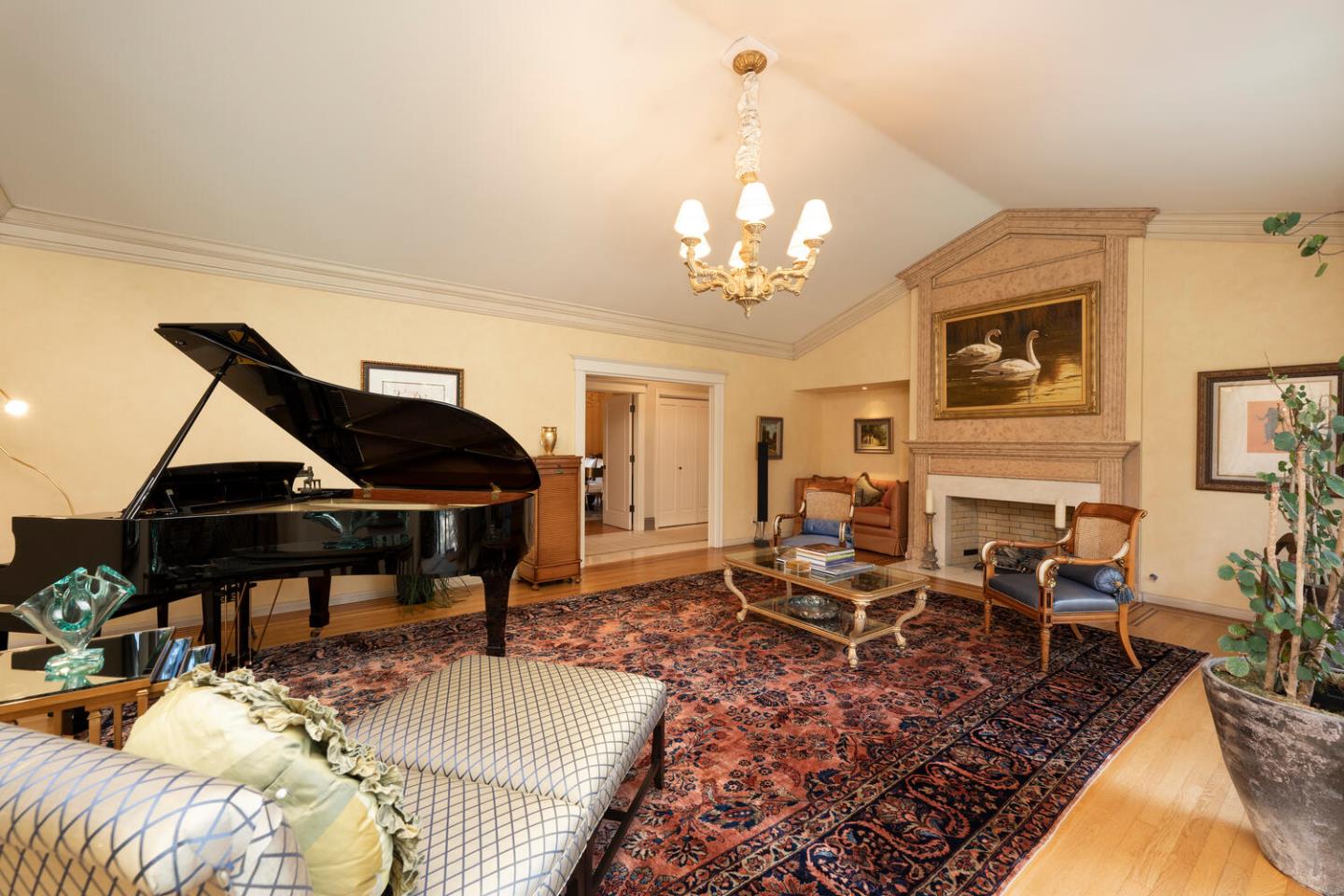 Detail Gallery Image 22 of 75 For 1162 Barroilhet Dr, Hillsborough,  CA 94010 - 4 Beds | 4/2 Baths