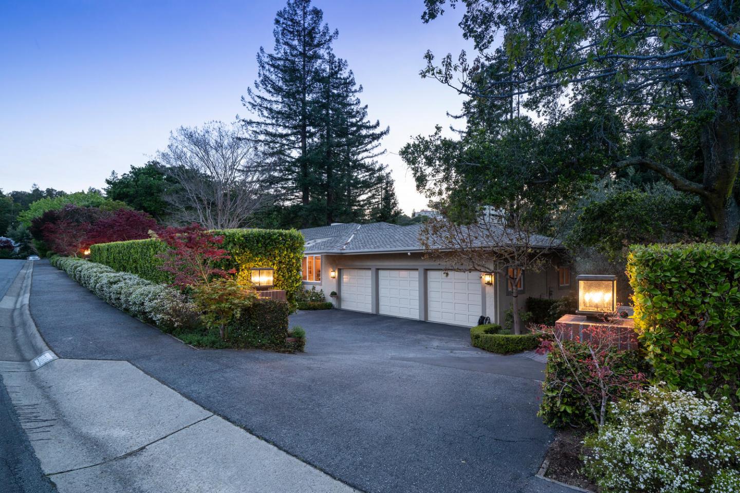Detail Gallery Image 3 of 75 For 1162 Barroilhet Dr, Hillsborough,  CA 94010 - 4 Beds | 4/2 Baths