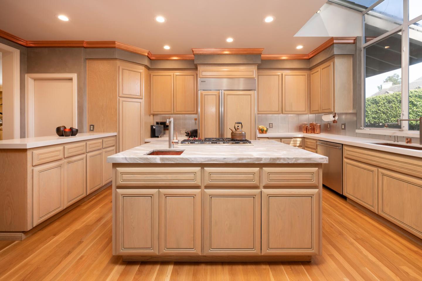 Detail Gallery Image 30 of 75 For 1162 Barroilhet Dr, Hillsborough,  CA 94010 - 4 Beds | 4/2 Baths