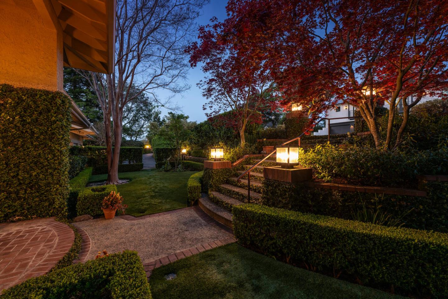 Detail Gallery Image 4 of 75 For 1162 Barroilhet Dr, Hillsborough,  CA 94010 - 4 Beds | 4/2 Baths