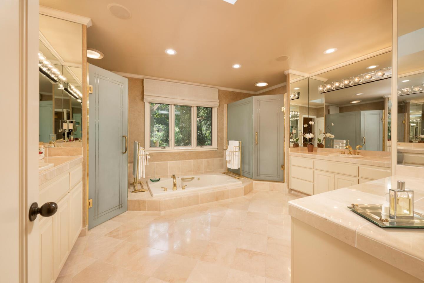 Detail Gallery Image 43 of 75 For 1162 Barroilhet Dr, Hillsborough,  CA 94010 - 4 Beds | 4/2 Baths