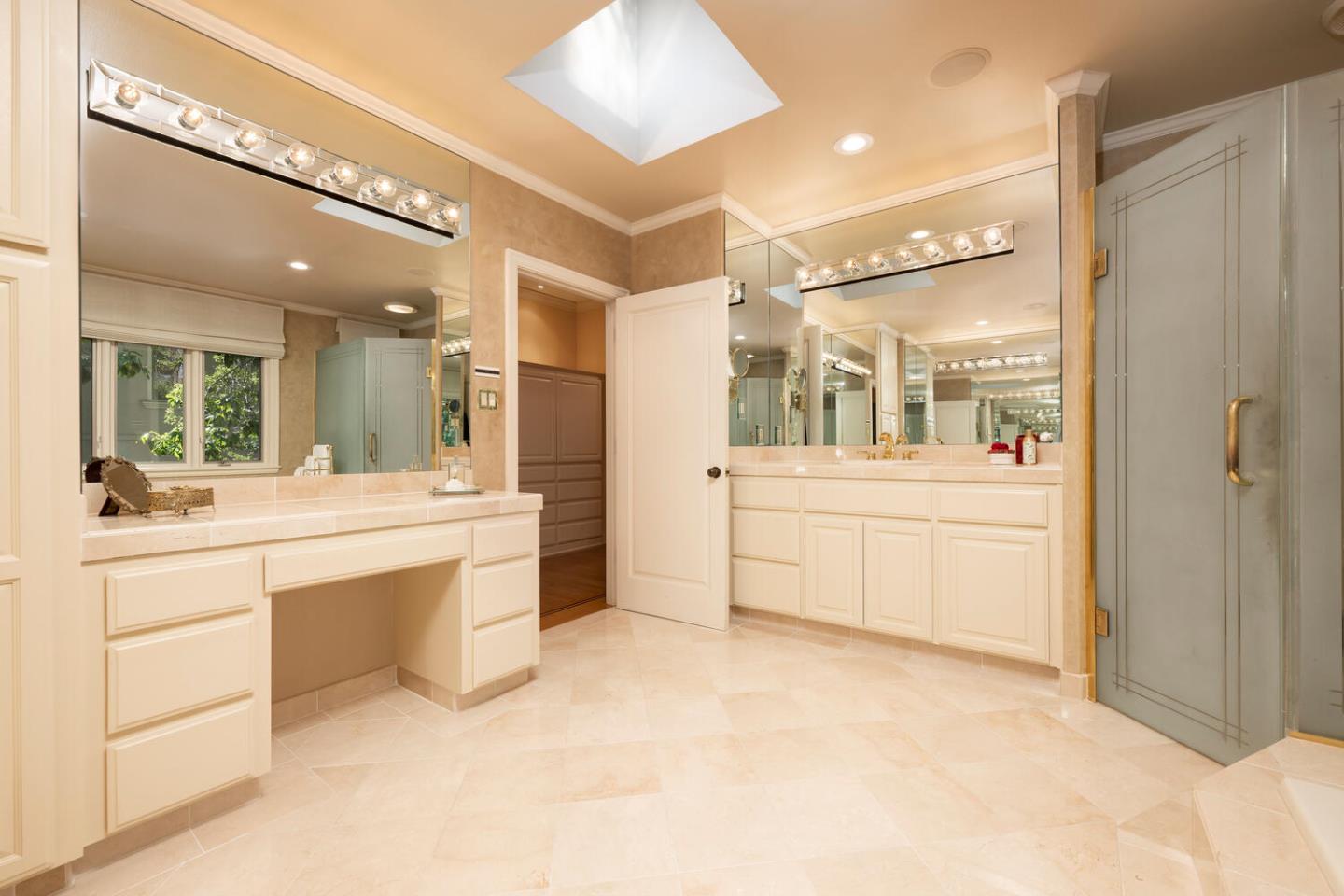 Detail Gallery Image 45 of 75 For 1162 Barroilhet Dr, Hillsborough,  CA 94010 - 4 Beds | 4/2 Baths