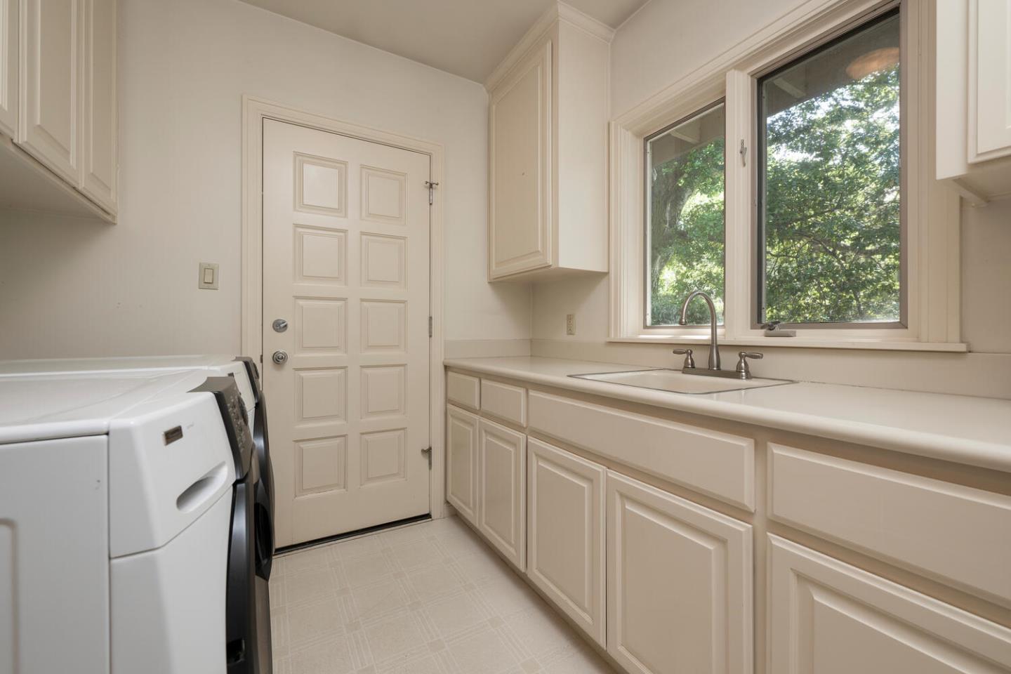 Detail Gallery Image 46 of 75 For 1162 Barroilhet Dr, Hillsborough,  CA 94010 - 4 Beds | 4/2 Baths