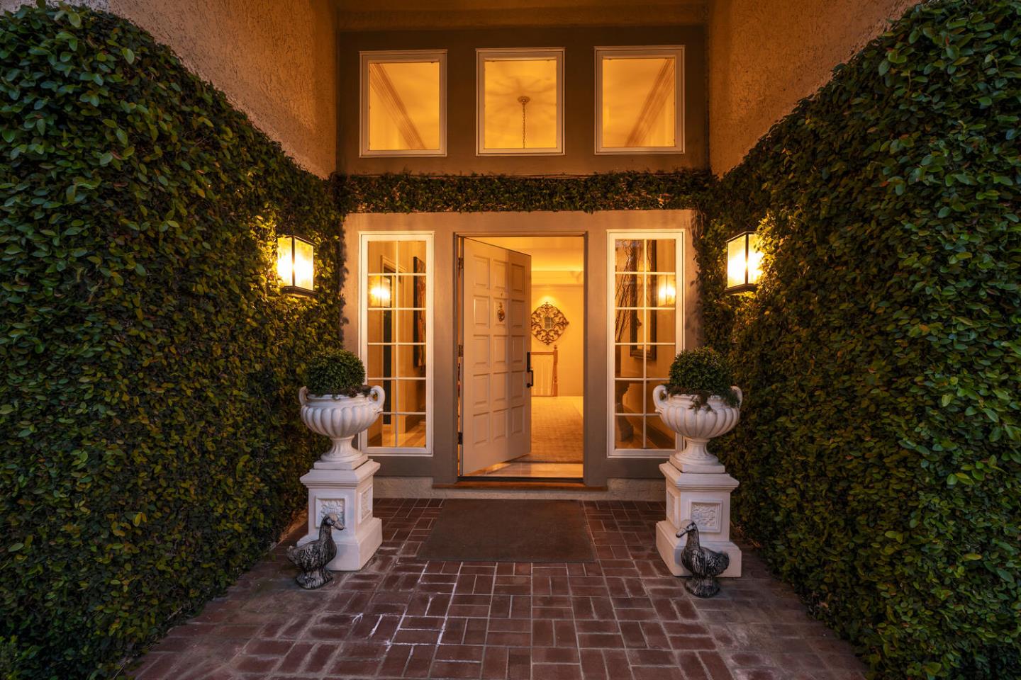 Detail Gallery Image 7 of 75 For 1162 Barroilhet Dr, Hillsborough,  CA 94010 - 4 Beds | 4/2 Baths