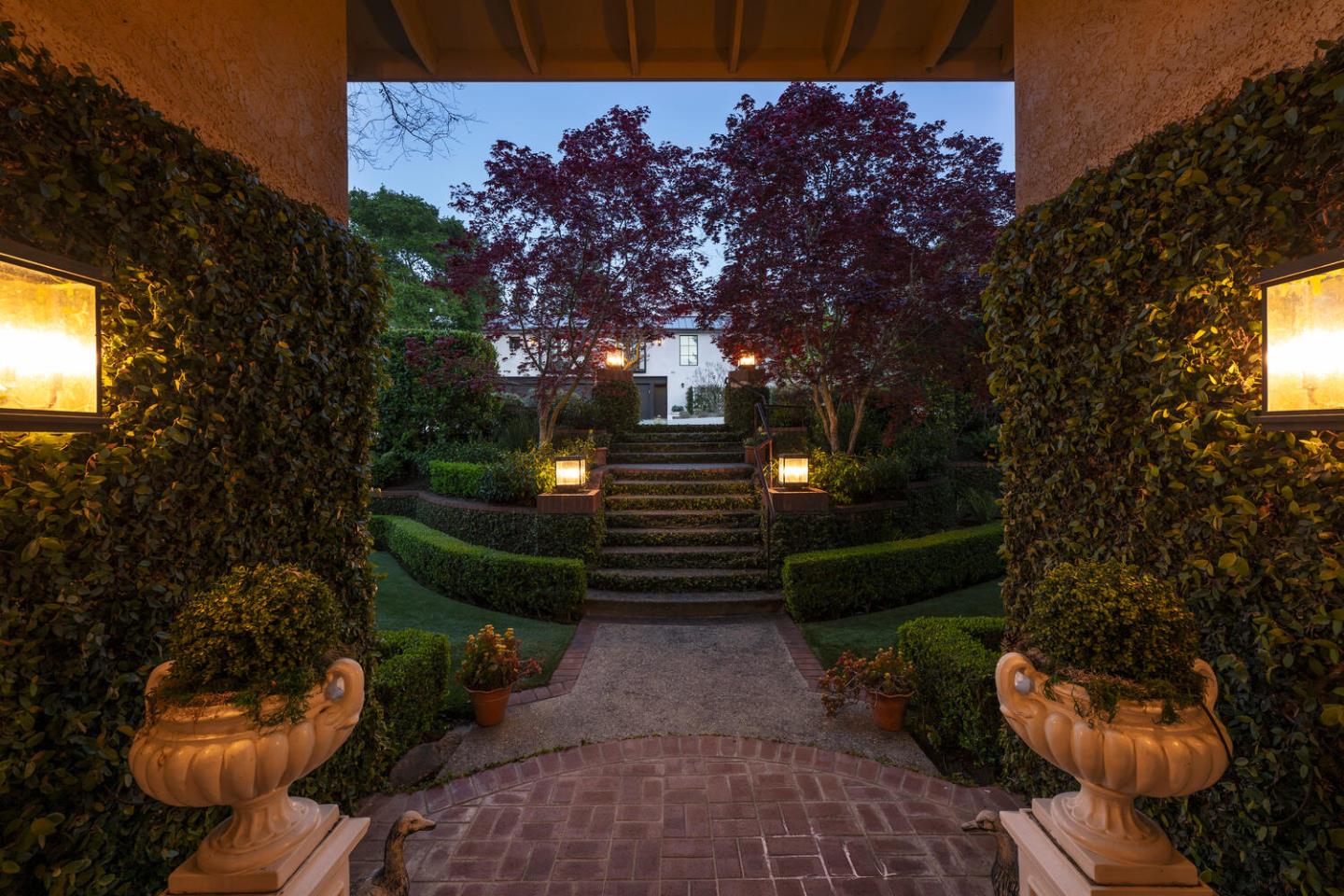 Detail Gallery Image 8 of 75 For 1162 Barroilhet Dr, Hillsborough,  CA 94010 - 4 Beds | 4/2 Baths