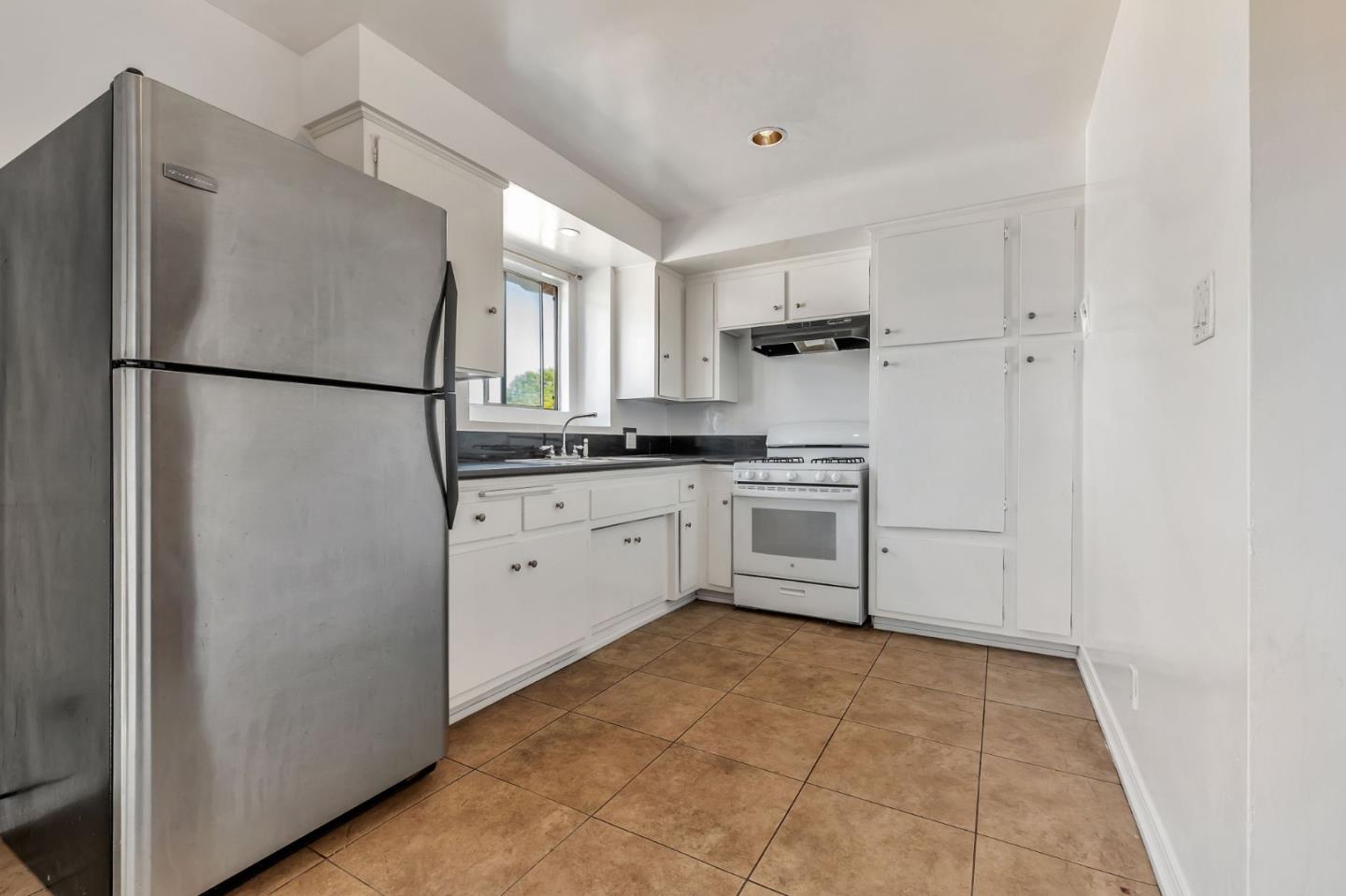 Detail Gallery Image 11 of 31 For 11946 Oxford Ave #C,  Hawthorne,  CA 90250 - 2 Beds | 1 Baths