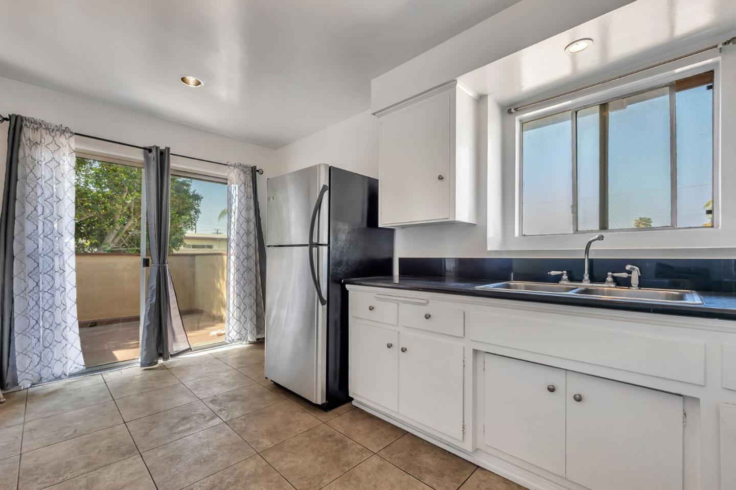 Detail Gallery Image 12 of 31 For 11946 Oxford Ave #C,  Hawthorne,  CA 90250 - 2 Beds | 1 Baths