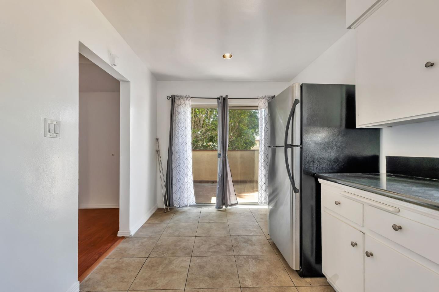 Detail Gallery Image 13 of 31 For 11946 Oxford Ave #C,  Hawthorne,  CA 90250 - 2 Beds | 1 Baths