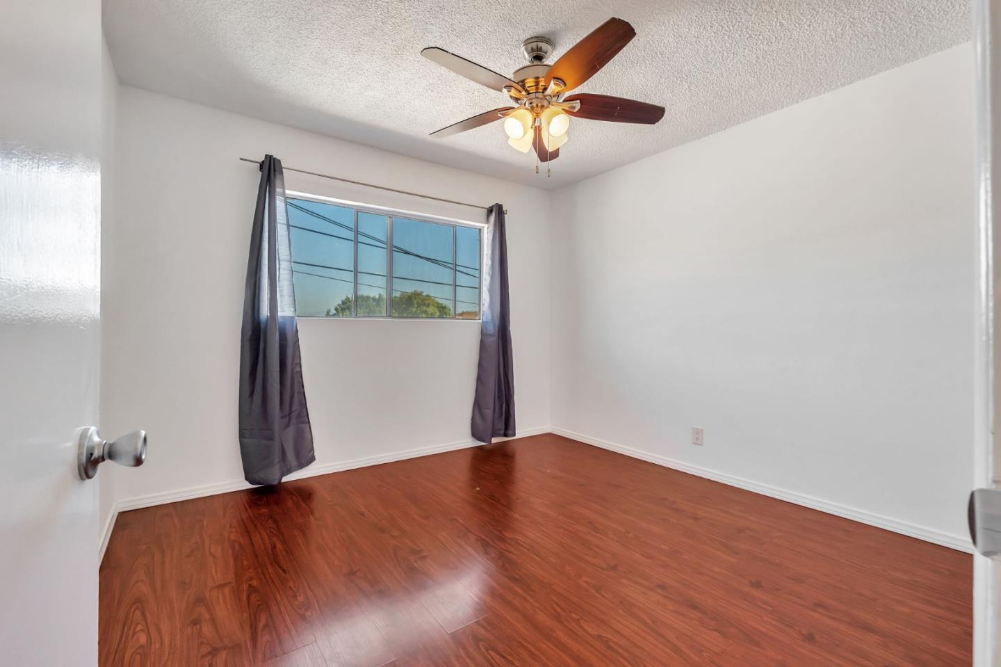 Detail Gallery Image 15 of 31 For 11946 Oxford Ave #C,  Hawthorne,  CA 90250 - 2 Beds | 1 Baths