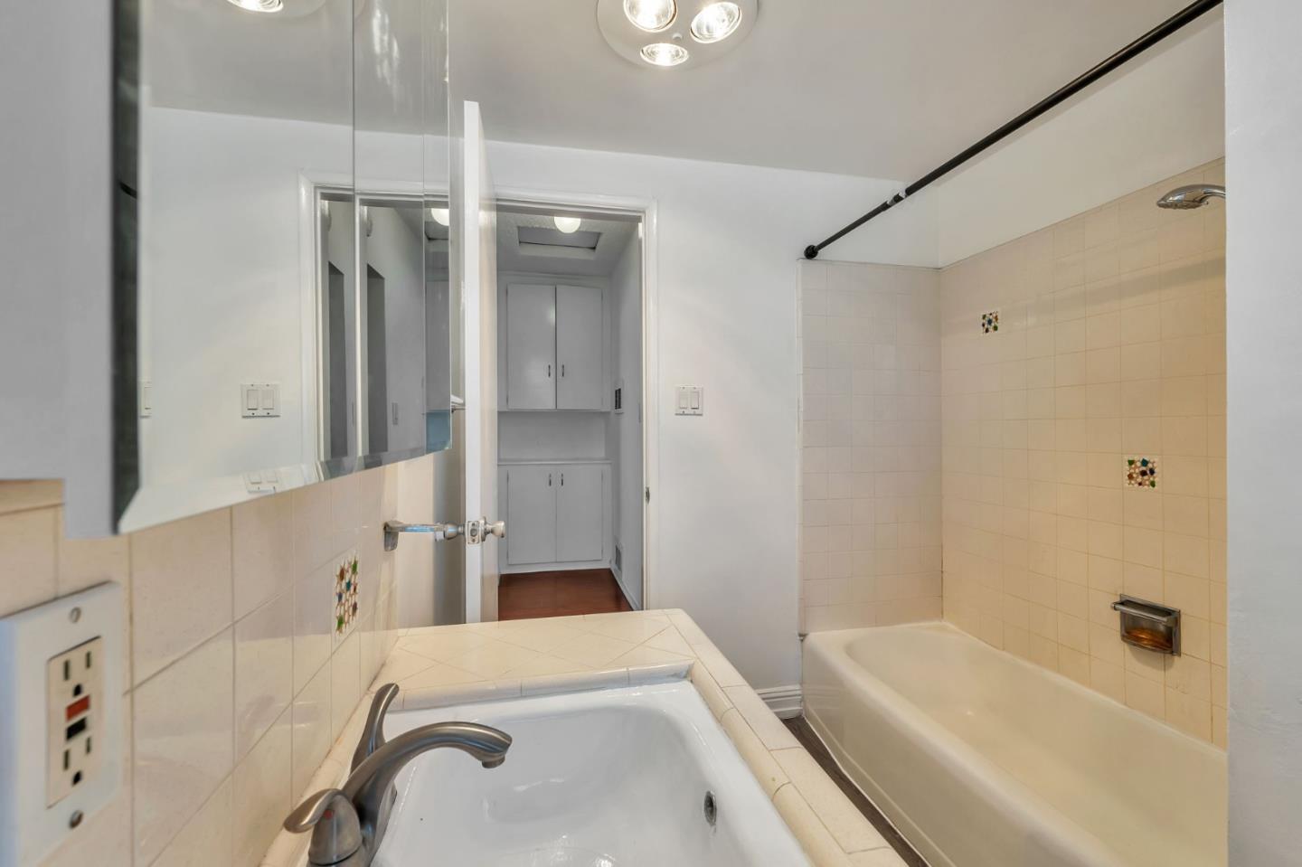 Detail Gallery Image 25 of 31 For 11946 Oxford Ave #C,  Hawthorne,  CA 90250 - 2 Beds | 1 Baths