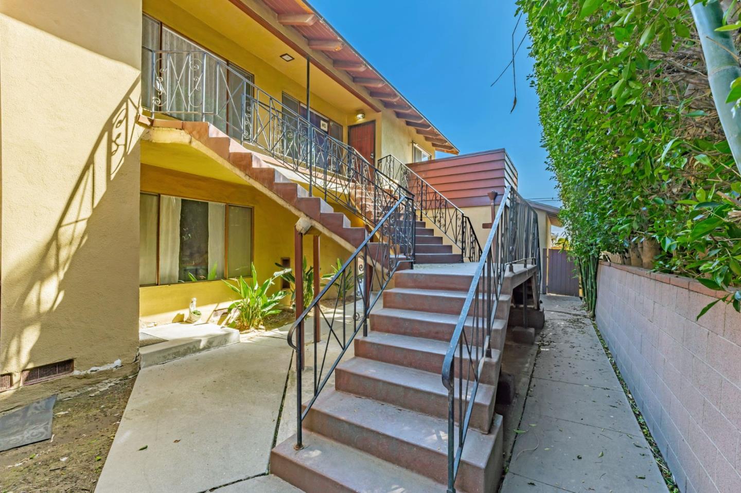 Detail Gallery Image 3 of 31 For 11946 Oxford Ave #C,  Hawthorne,  CA 90250 - 2 Beds | 1 Baths