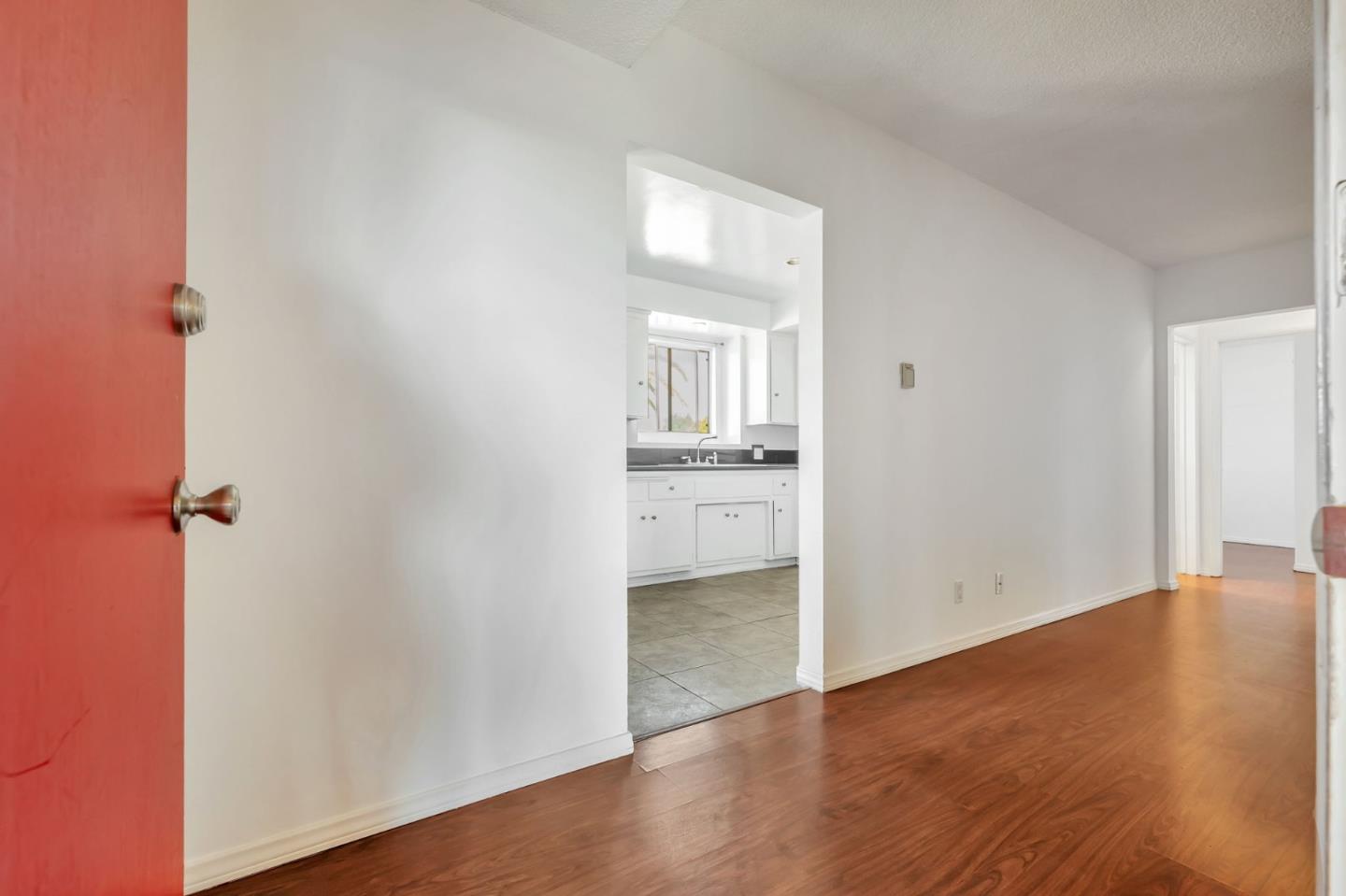 Detail Gallery Image 4 of 31 For 11946 Oxford Ave #C,  Hawthorne,  CA 90250 - 2 Beds | 1 Baths