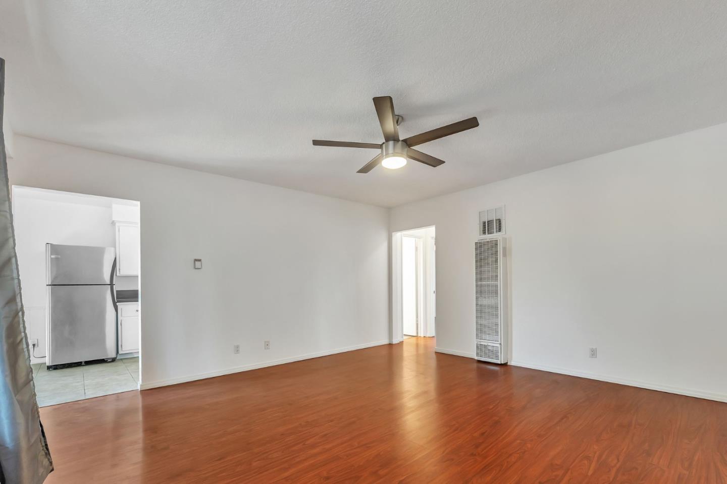 Detail Gallery Image 6 of 31 For 11946 Oxford Ave #C,  Hawthorne,  CA 90250 - 2 Beds | 1 Baths