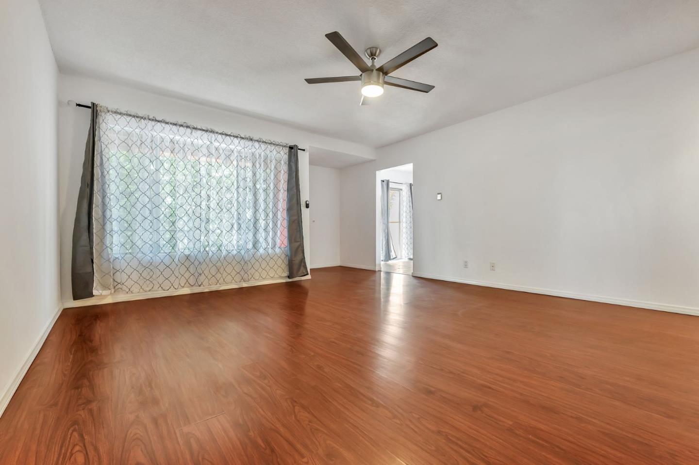 Detail Gallery Image 7 of 31 For 11946 Oxford Ave #C,  Hawthorne,  CA 90250 - 2 Beds | 1 Baths