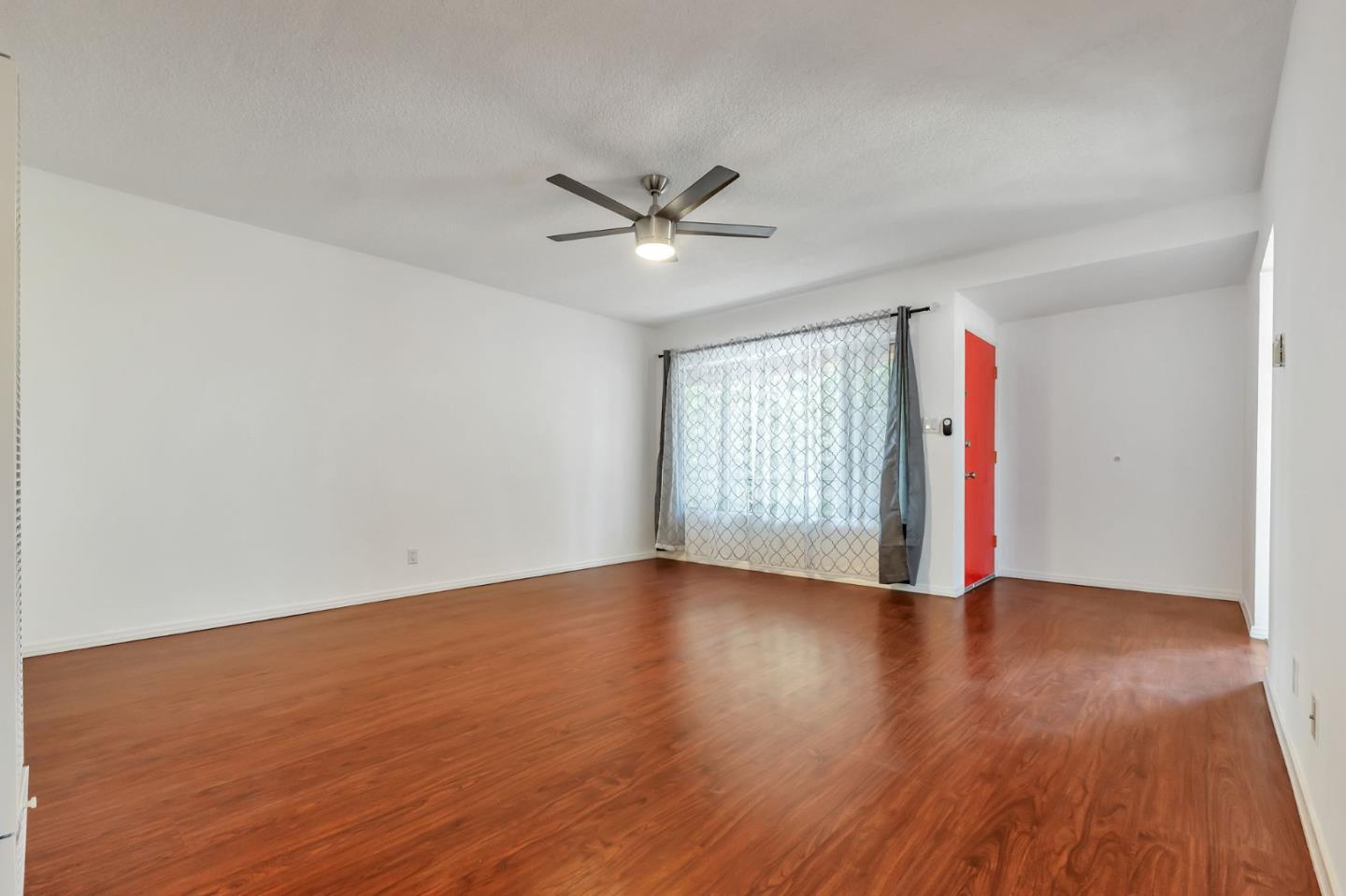 Detail Gallery Image 8 of 31 For 11946 Oxford Ave #C,  Hawthorne,  CA 90250 - 2 Beds | 1 Baths