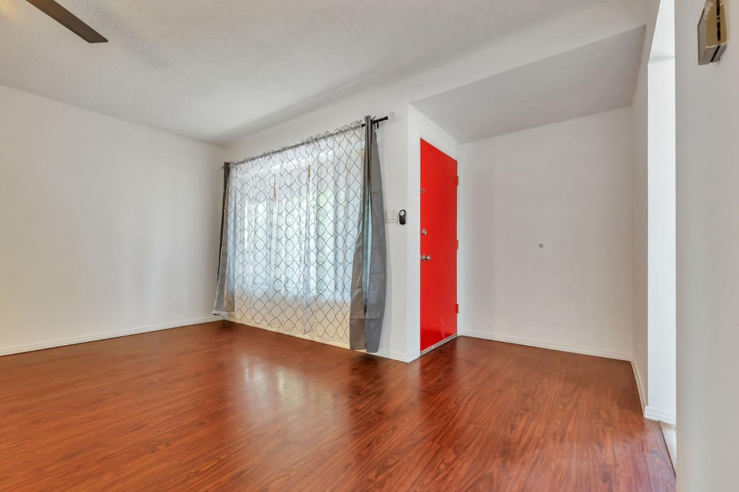 Detail Gallery Image 9 of 31 For 11946 Oxford Ave #C,  Hawthorne,  CA 90250 - 2 Beds | 1 Baths