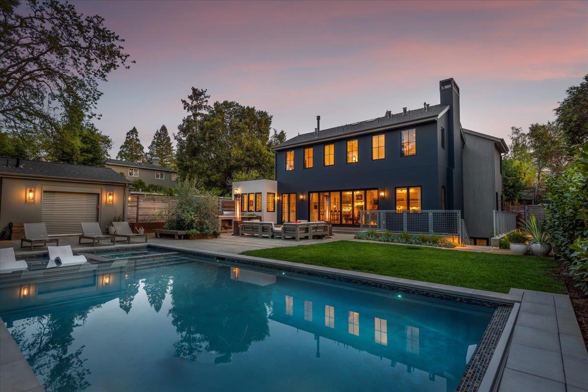 Detail Gallery Image 2 of 38 For 720 Vine St, Menlo Park,  CA 94025 - 5 Beds | 4/1 Baths