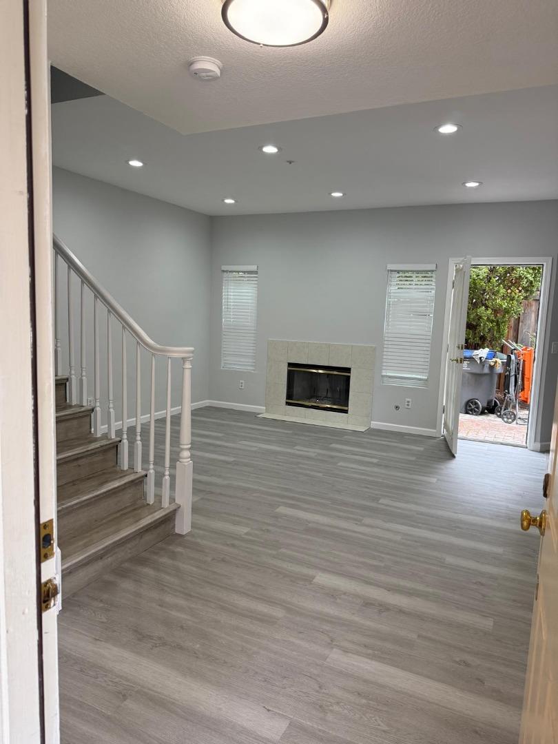 Detail Gallery Image 2 of 25 For 822 Shooting Star Ter, Sunnyvale,  CA 94086 - 2 Beds | 2/1 Baths