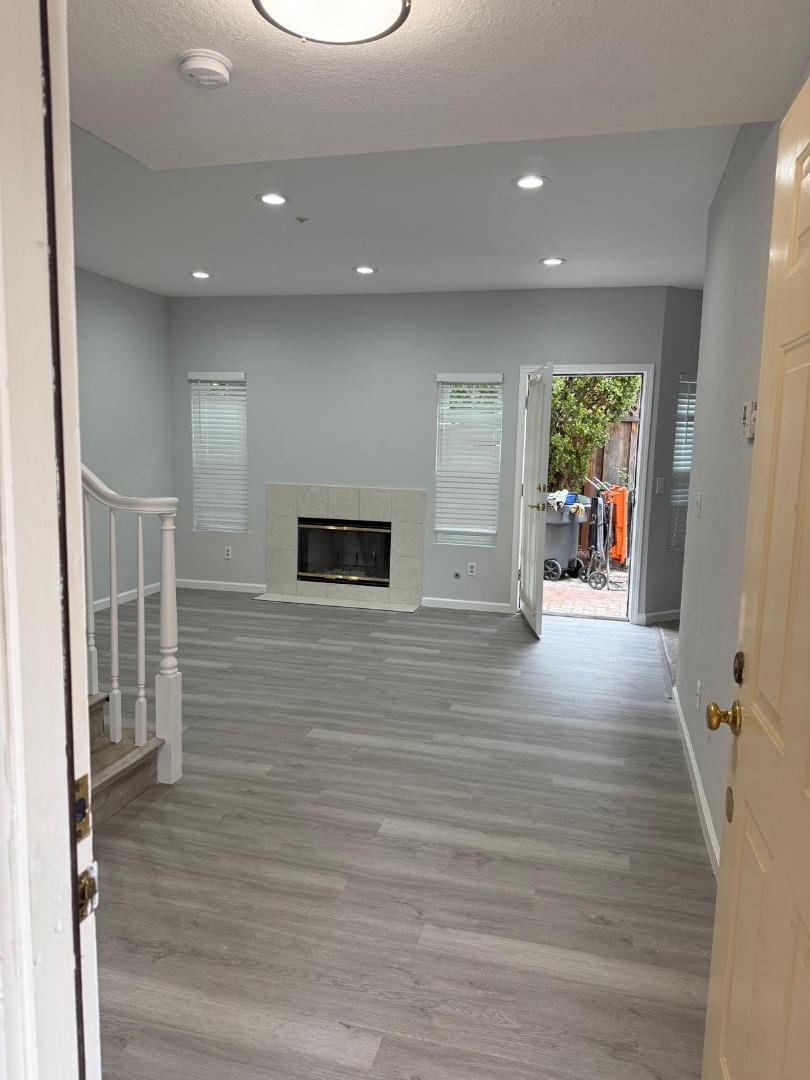 Detail Gallery Image 3 of 25 For 822 Shooting Star Ter, Sunnyvale,  CA 94086 - 2 Beds | 2/1 Baths