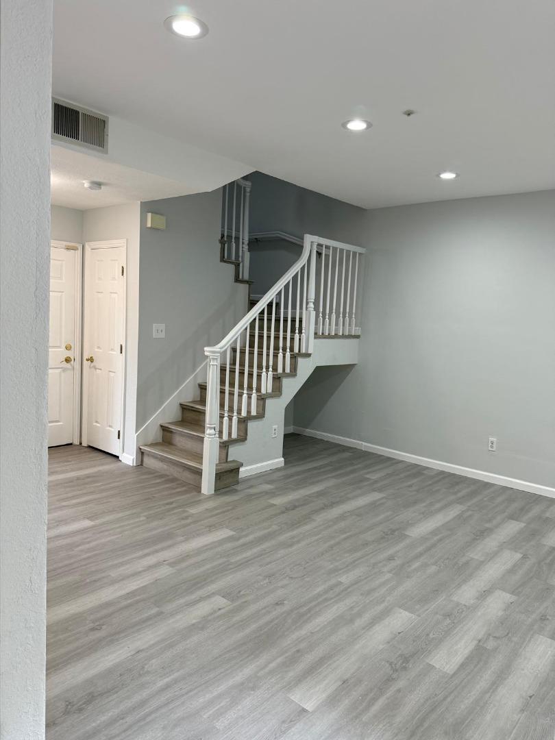 Detail Gallery Image 7 of 25 For 822 Shooting Star Ter, Sunnyvale,  CA 94086 - 2 Beds | 2/1 Baths
