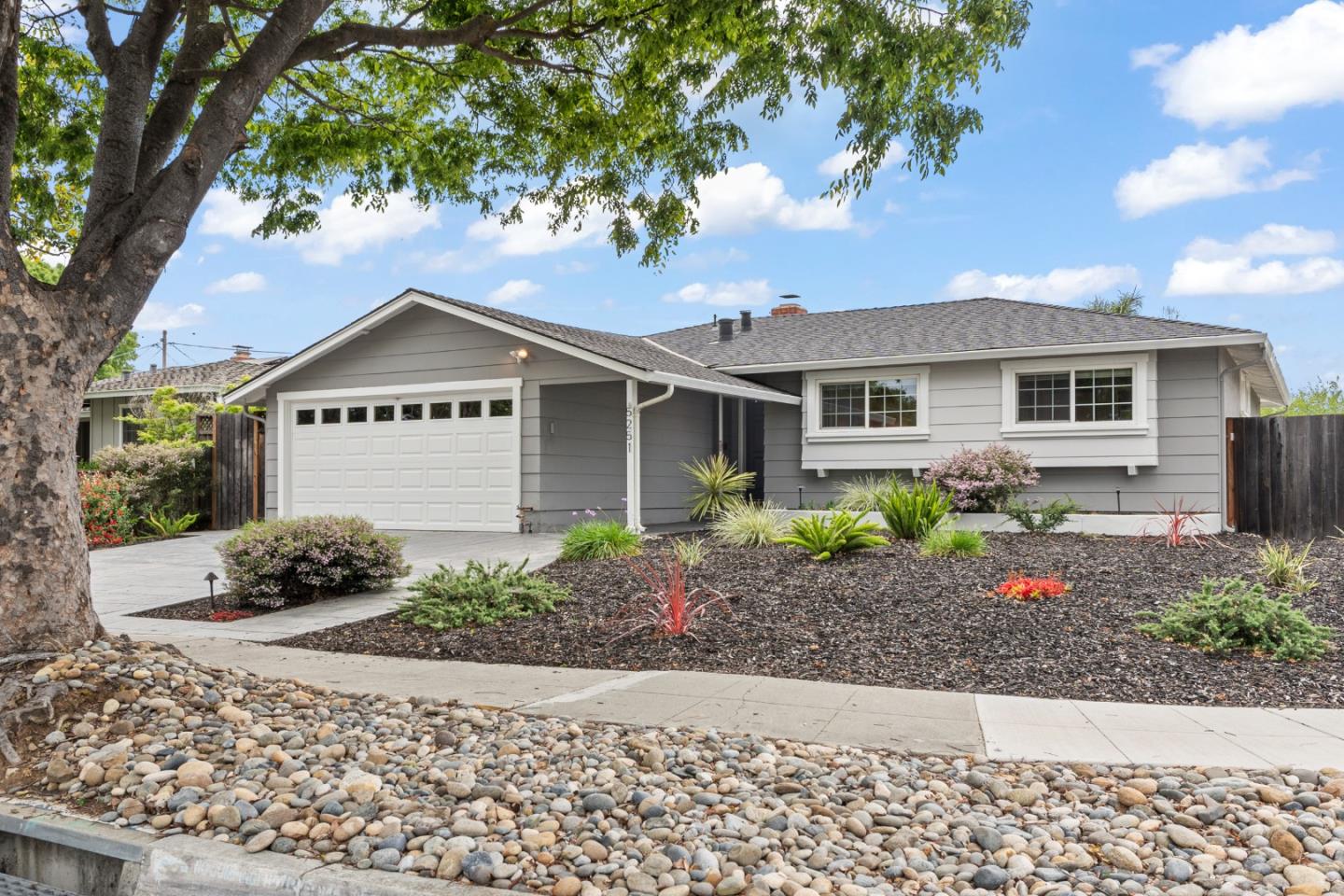 Detail Gallery Image 3 of 60 For 5251 Larchwood Dr, San Jose,  CA 95118 - 3 Beds | 2 Baths